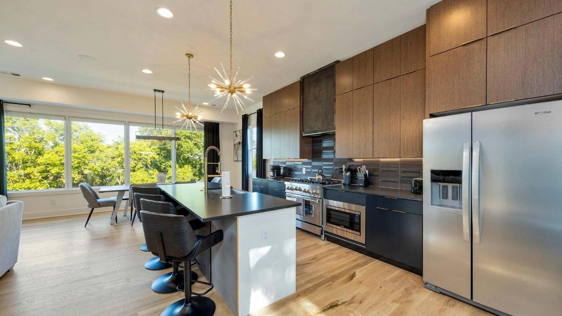 Modern Stunner 5 Min To Dt Hot Tub Rooftop Views Holiday home
