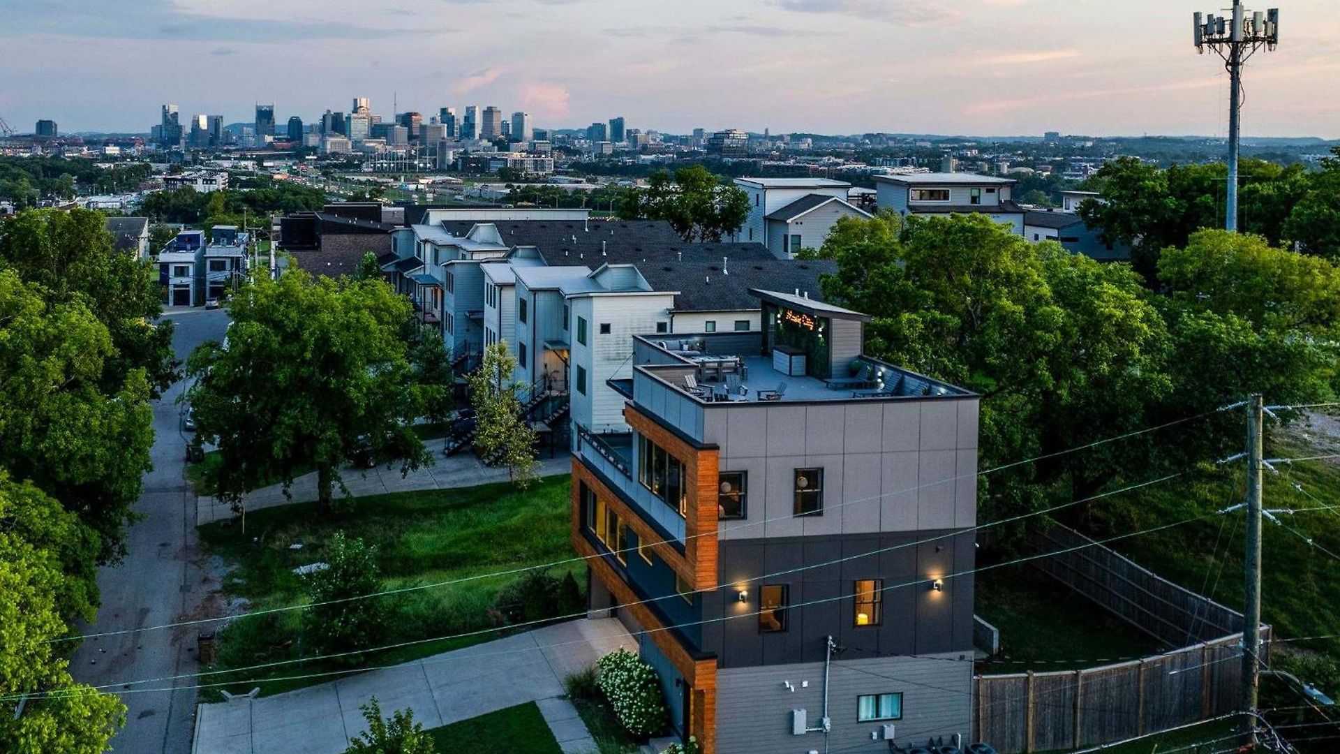 Modern Stunner 5 Min To Dt Hot Tub Rooftop Views Nashville