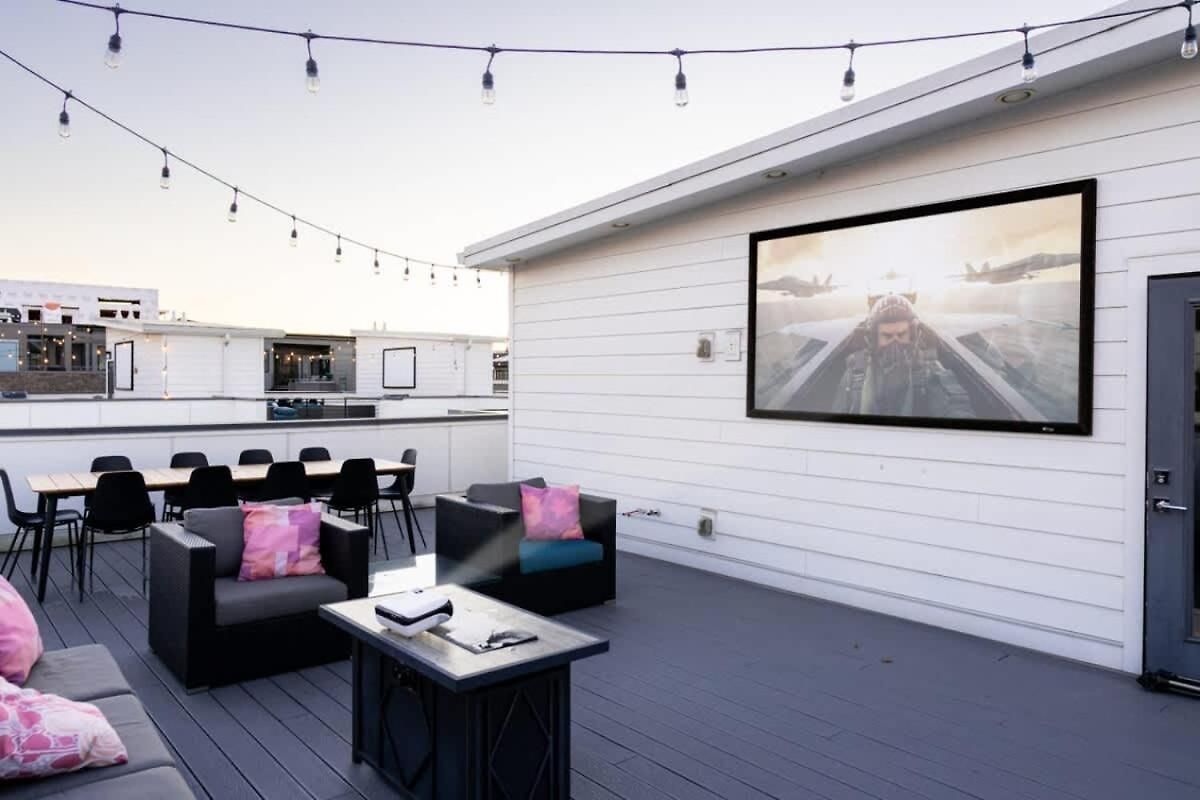 Songbird - Sleeps 16 - Two Rooftops With View Holiday home Nashville