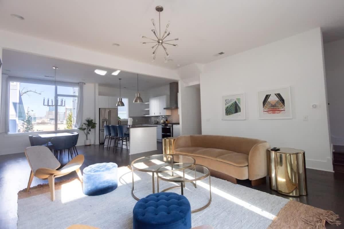 Songbird - Sleeps 16 - Two Rooftops With View Holiday home