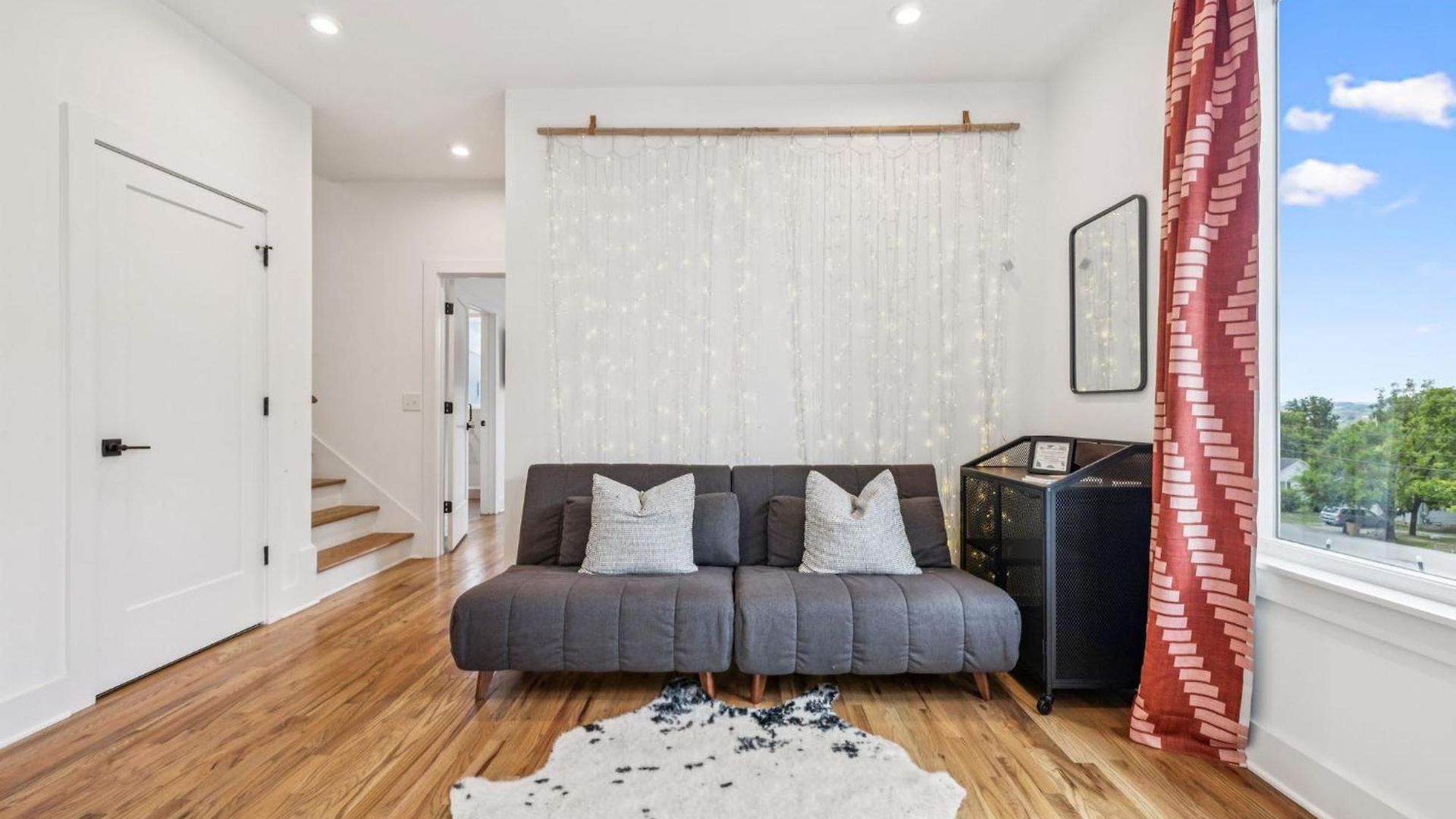 Townhouse With Rooftop & Modern Comfort Holiday home