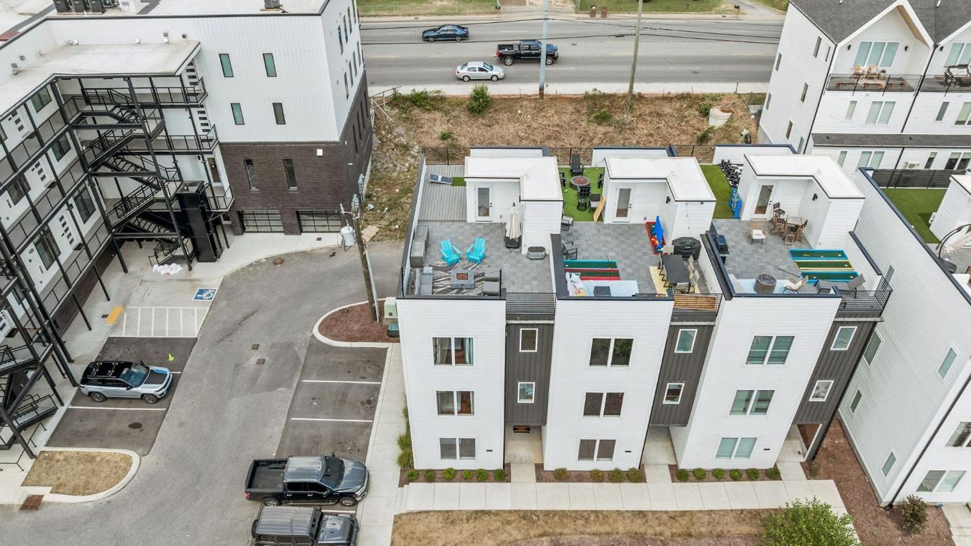 Holiday home Townhouse With Rooftop & Modern Comfort *