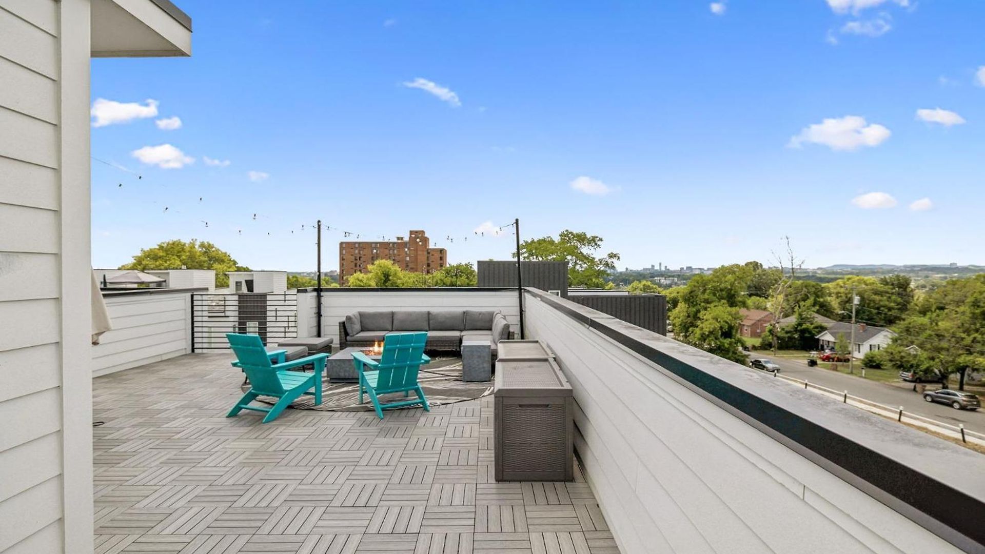 Townhouse With Rooftop & Modern Comfort *