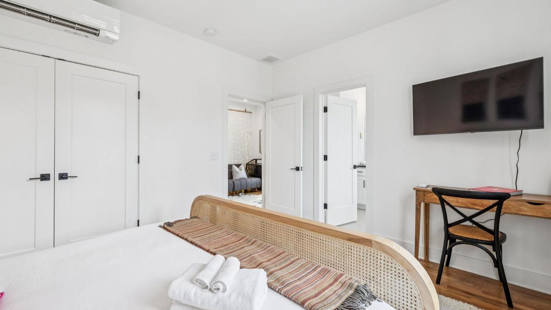 Holiday home Townhouse With Rooftop & Modern Comfort