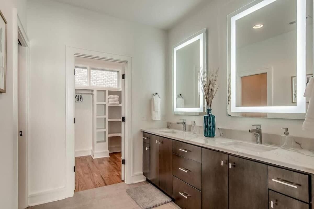 Fiddler's Flats - Sleeps 16 - Two Rooftops With View *