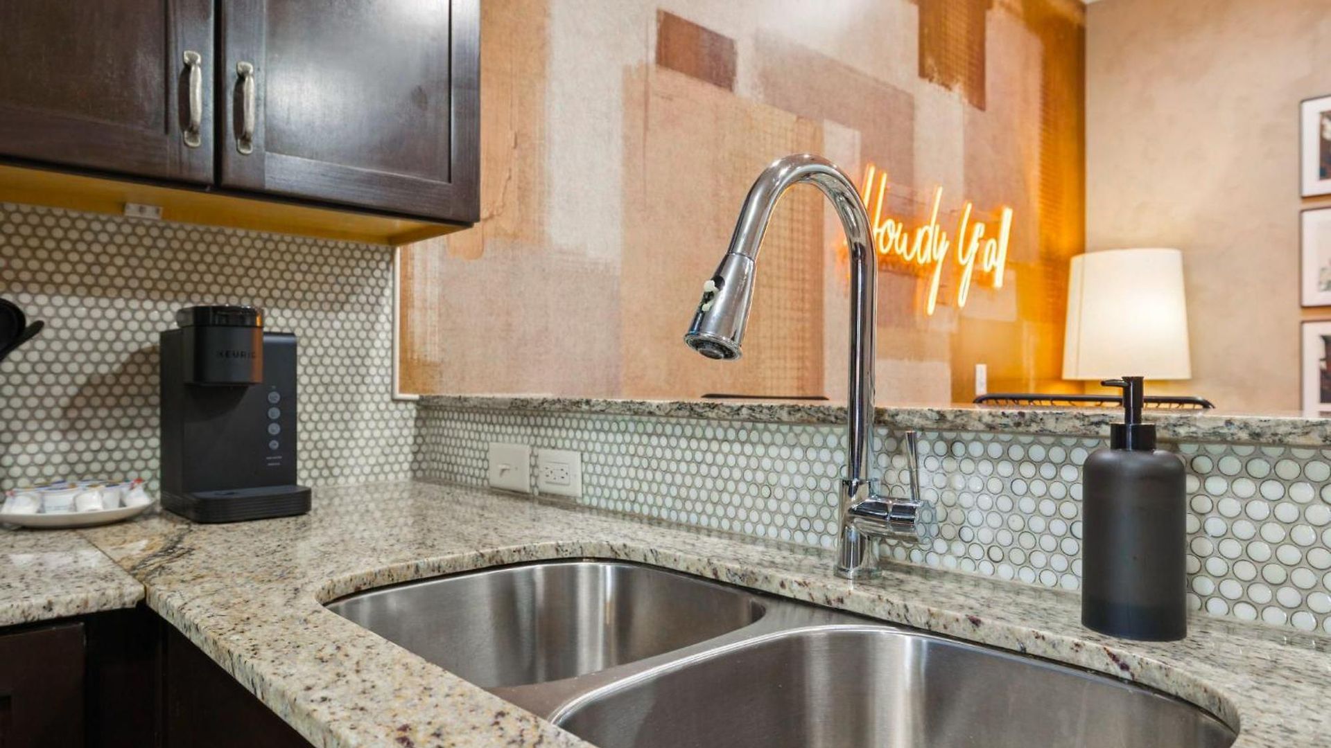 Neon Daes Amazing 1 Bedroom Near Vandy And Broadway Holiday home