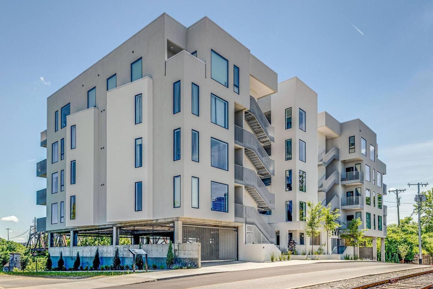 Luxury 2-bd, 2-bth Downtown Riverfront, Park Free