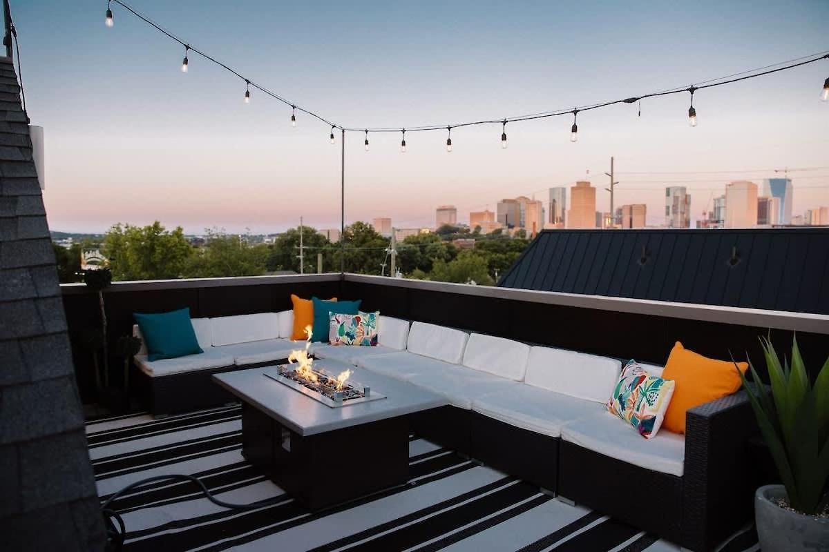 Rooftop Vibes Close To Broadway Nashville