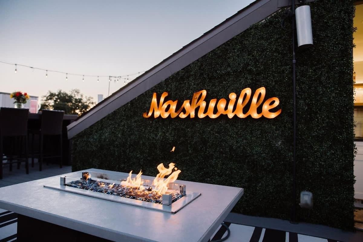 Rooftop Vibes Close To Broadway Holiday home *