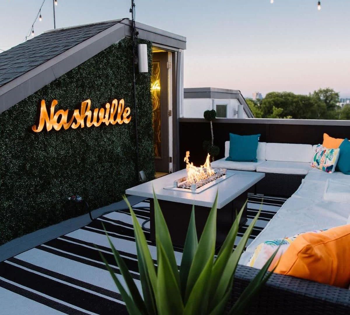 Rooftop Vibes Close To Broadway Nashville