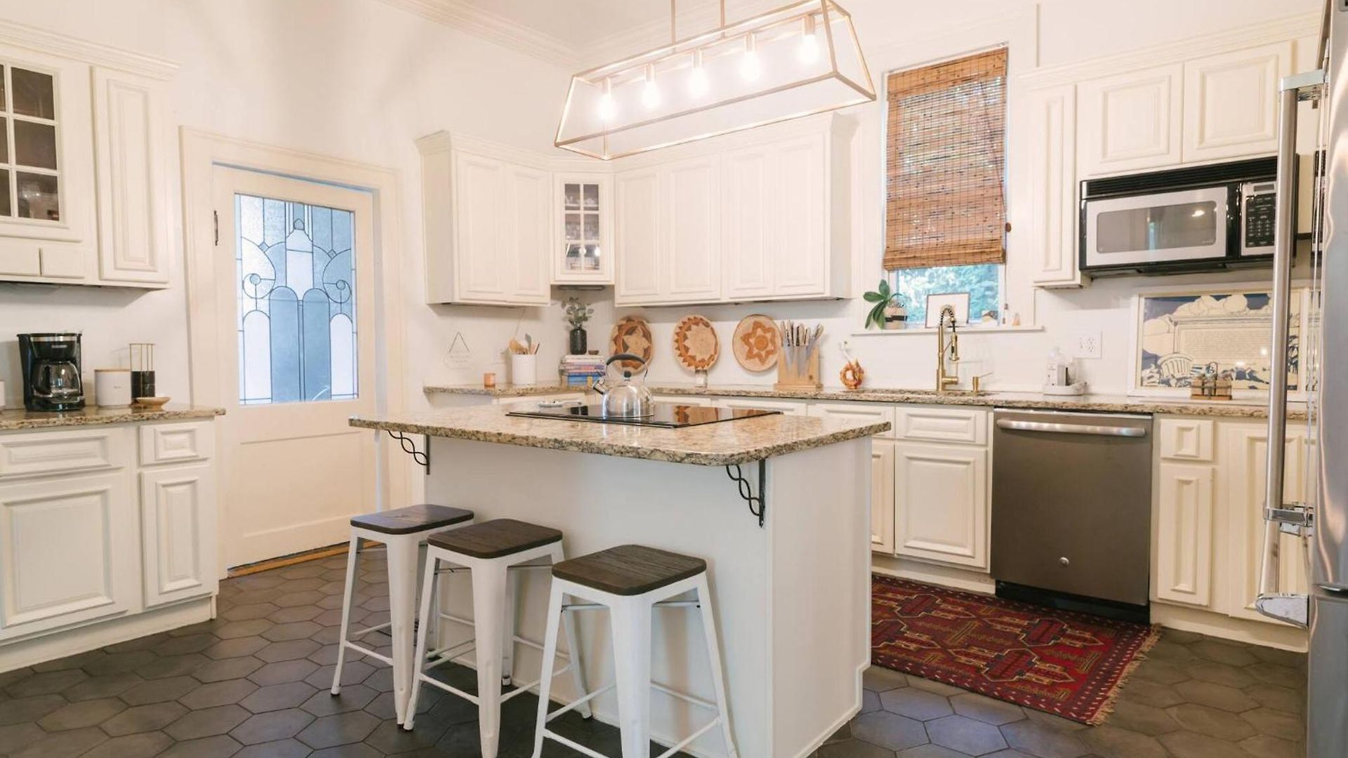Historic Gem: 4 Bedroom With Pool, Walk To Hotspots *