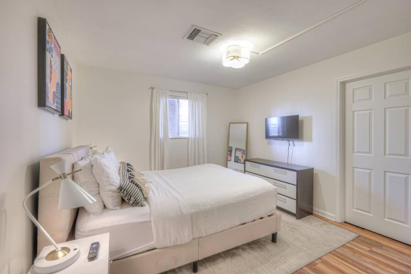 Riverfront Retreat-near Broadway, Pool, Park Free Holiday home Nashville