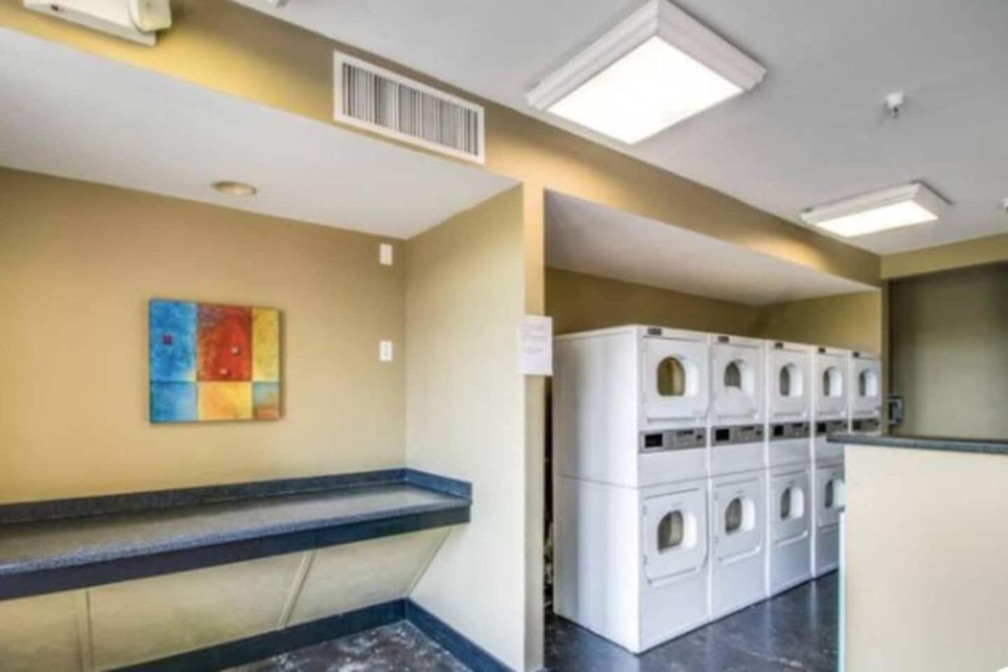 Riverfront Retreat-near Broadway, Pool, Park Free * Nashville
