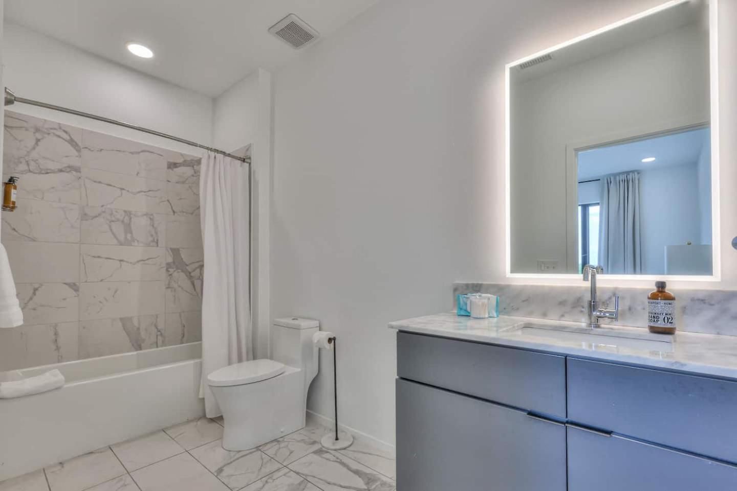 Boutique On Nashville's Riverfront- Eve #402 Holiday home