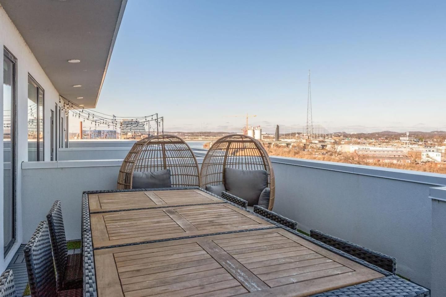 Holiday home Luxury 2-bd, 2-bth Downtown Riverfront, Park Free
