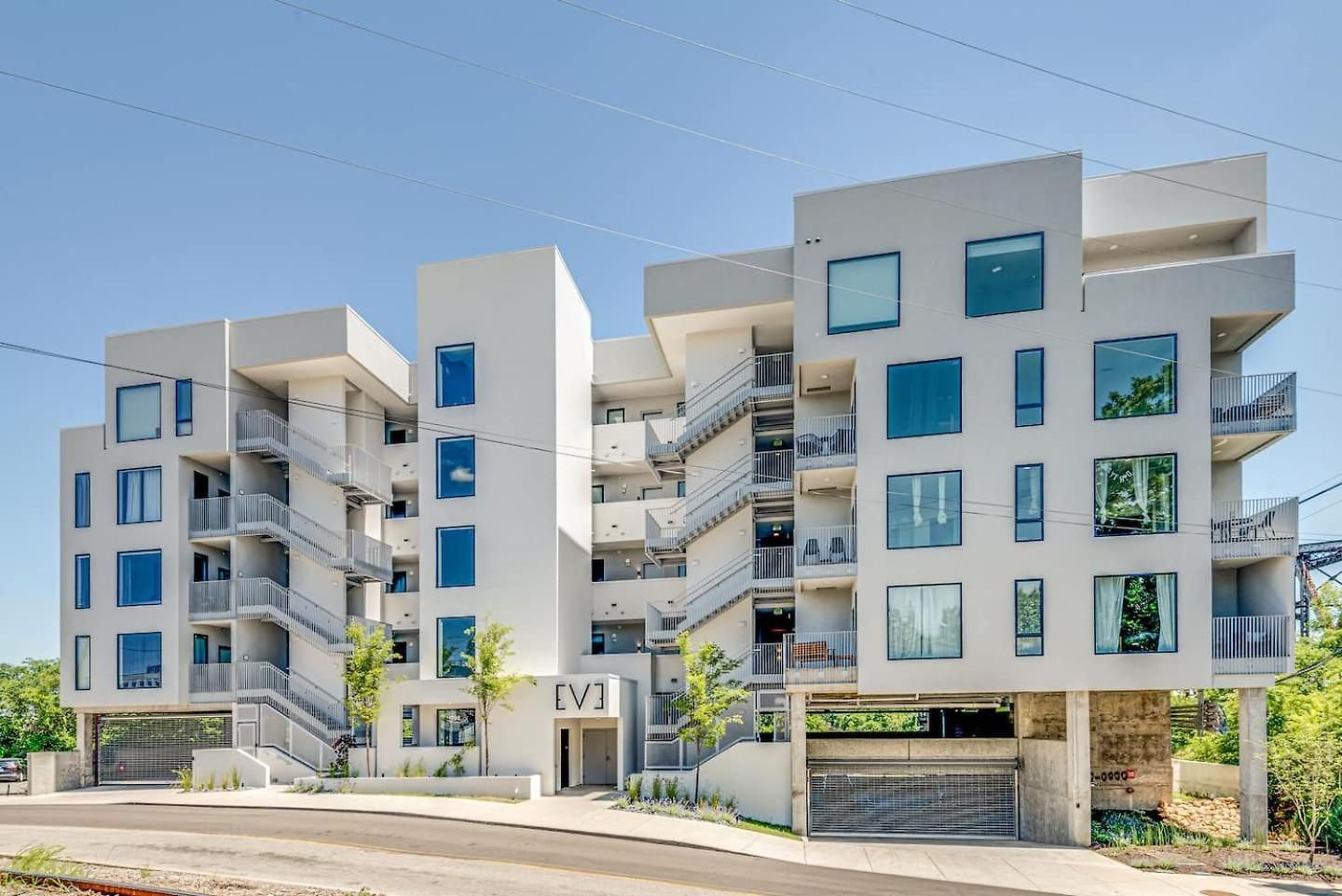 Luxury 2-bd, 2-bth Downtown Riverfront, Park Free Holiday home *
