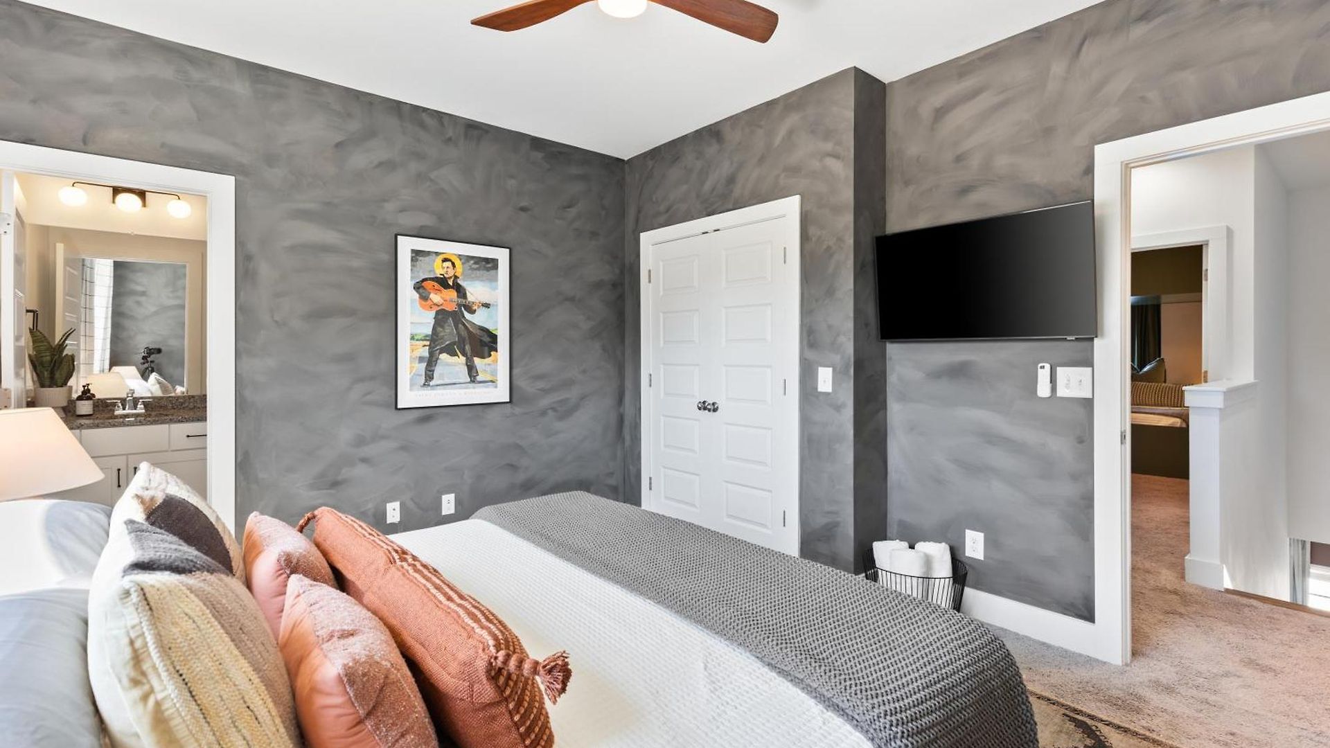 Vibrant In The Nations With Garage Walk To Restaurants And Shops Nashville