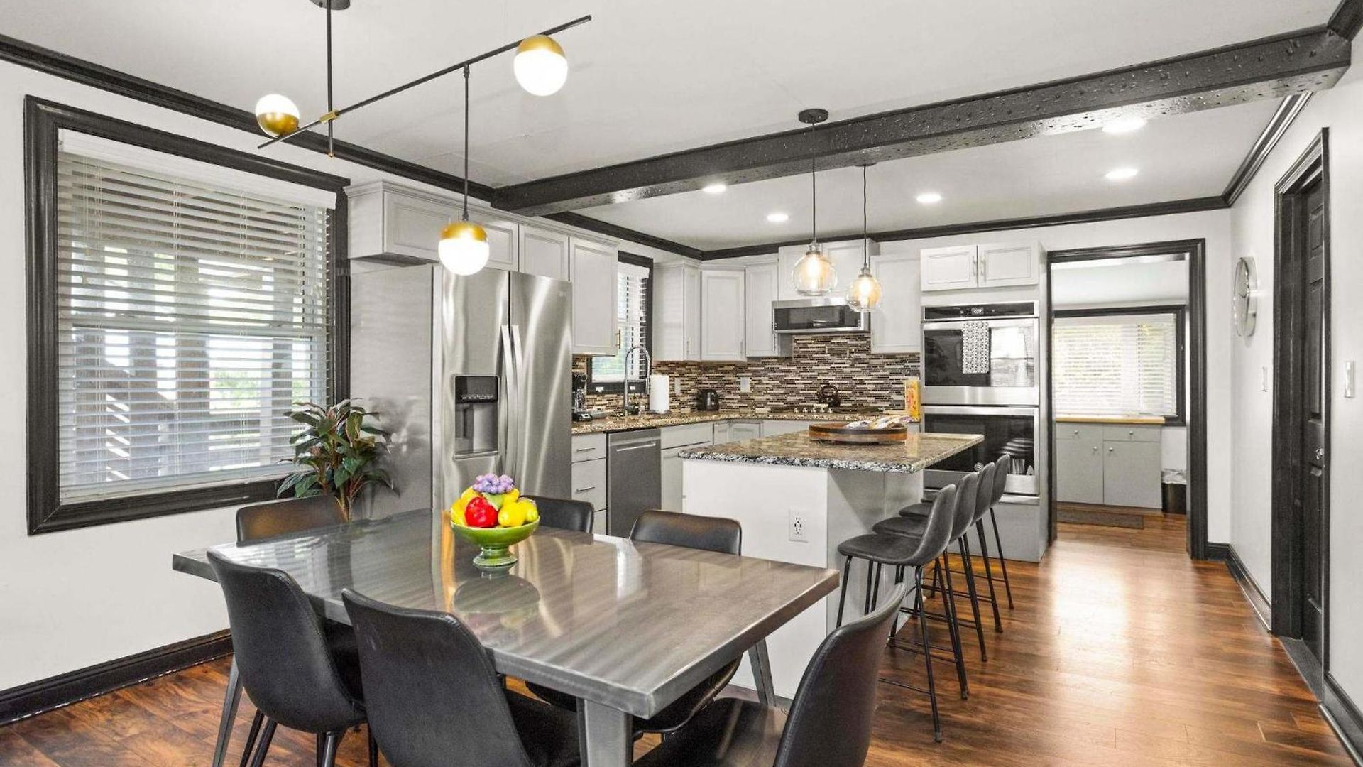 Cozy Close To Opry & Downtown Large Deck Holiday home