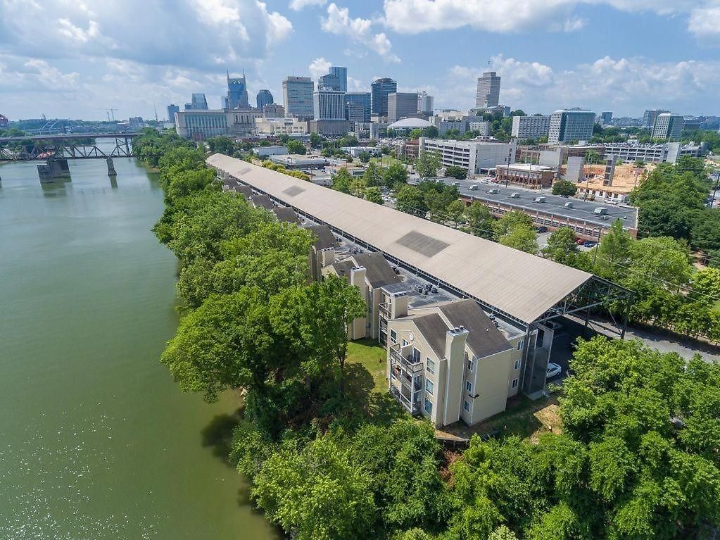 Riverfront Charm - A Scenic Downtown For 6 Holiday home
