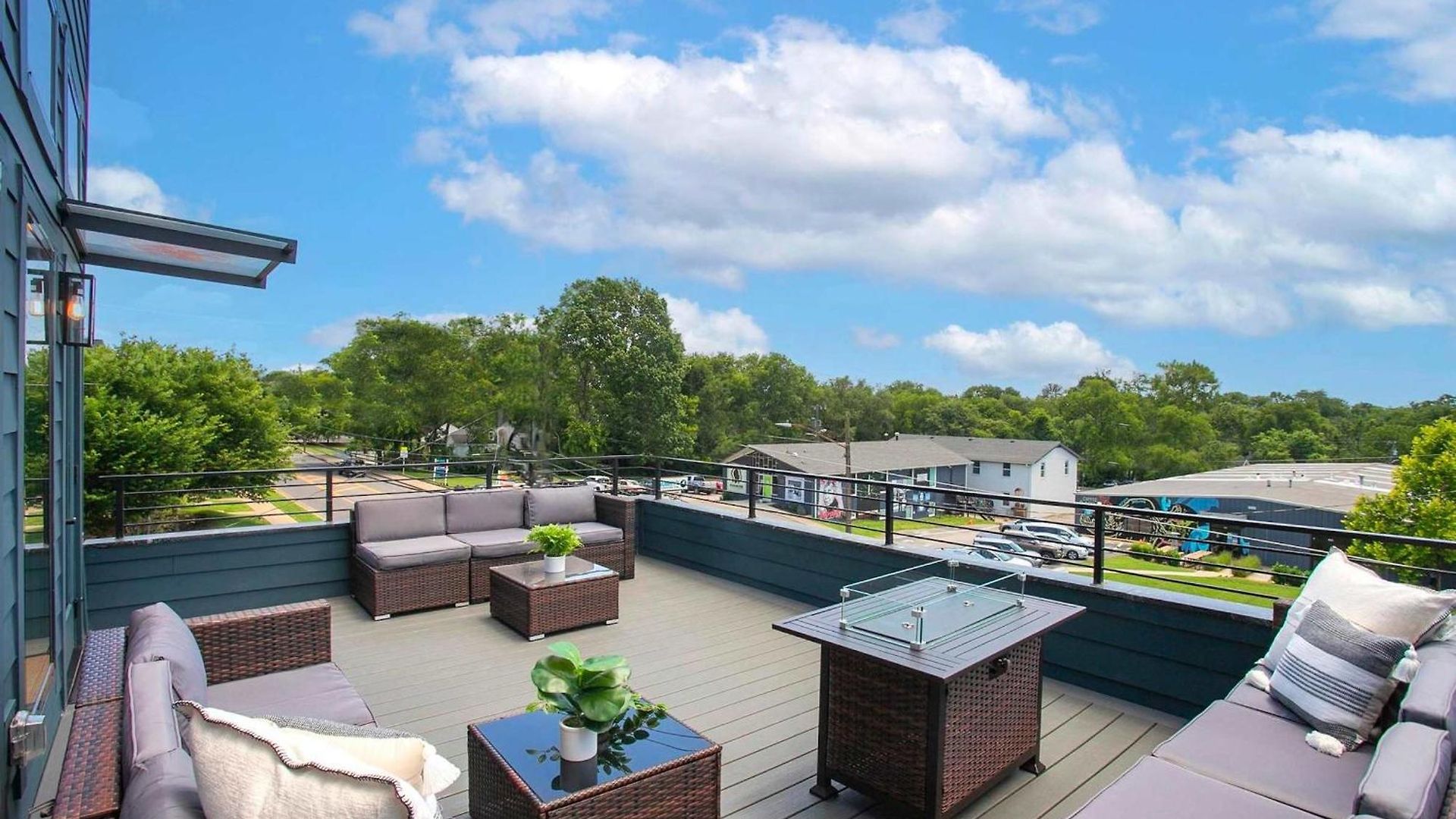 Holiday home 4 Bdr For 12 W Rooftop Deck & Firepit Nashville