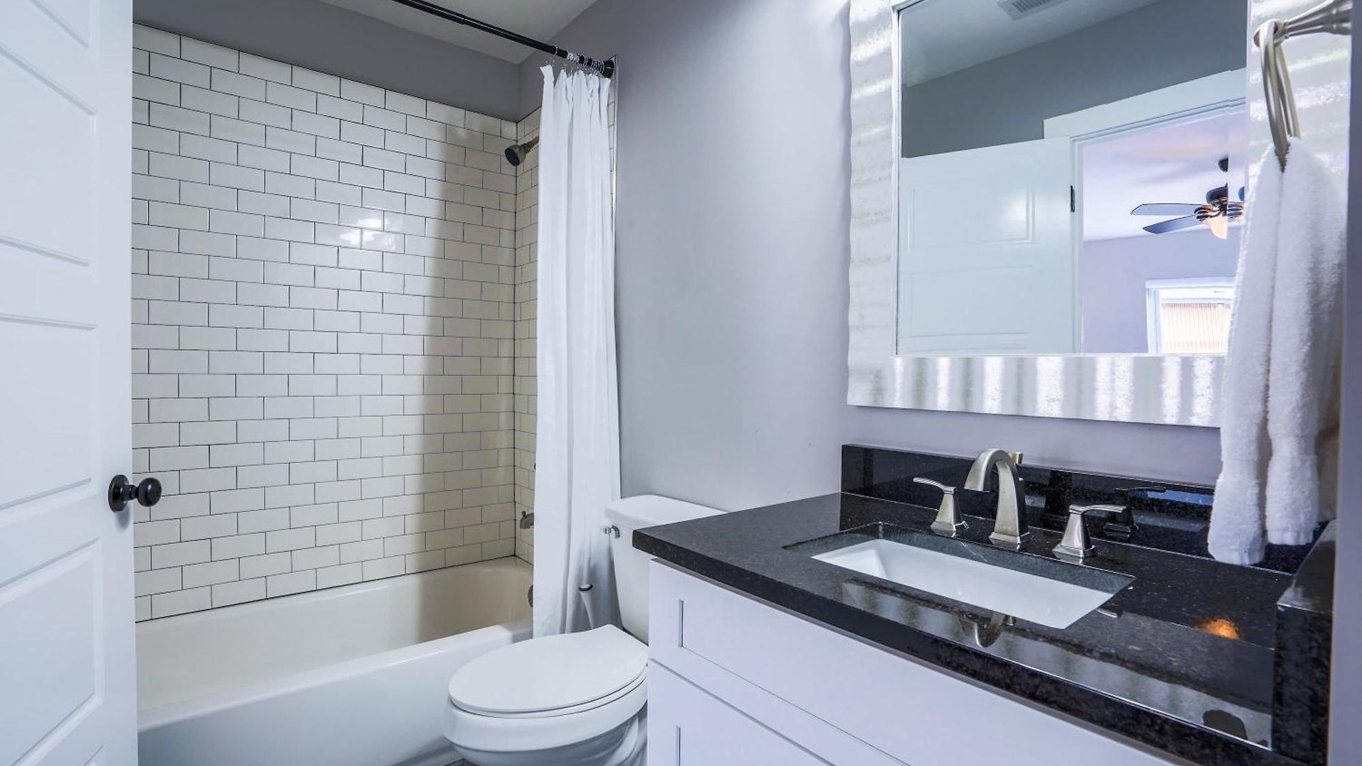 Holiday home Chic Townhome In Trendy East Nash Nashville