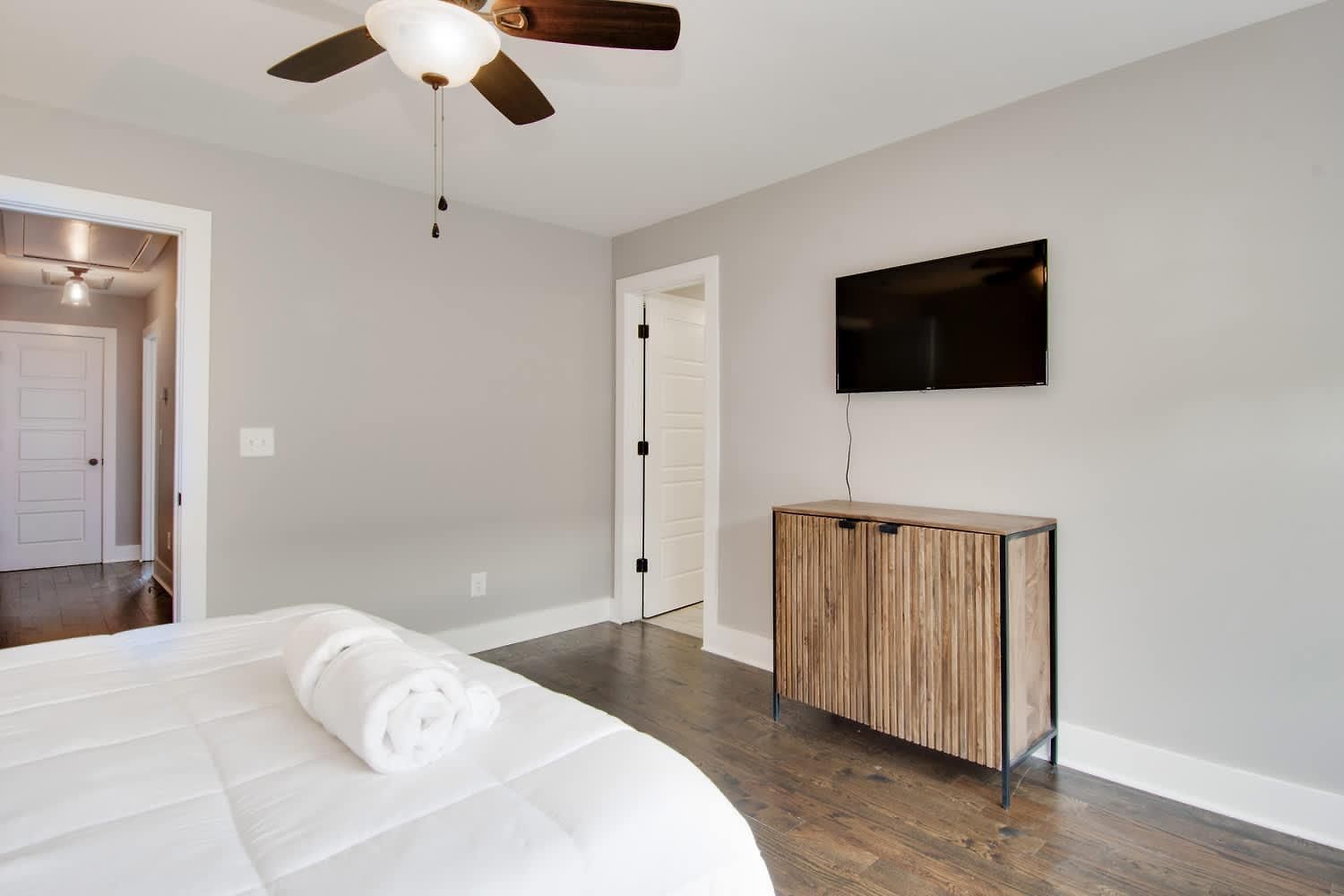 Couple Townhome Getaway Near East Nashville