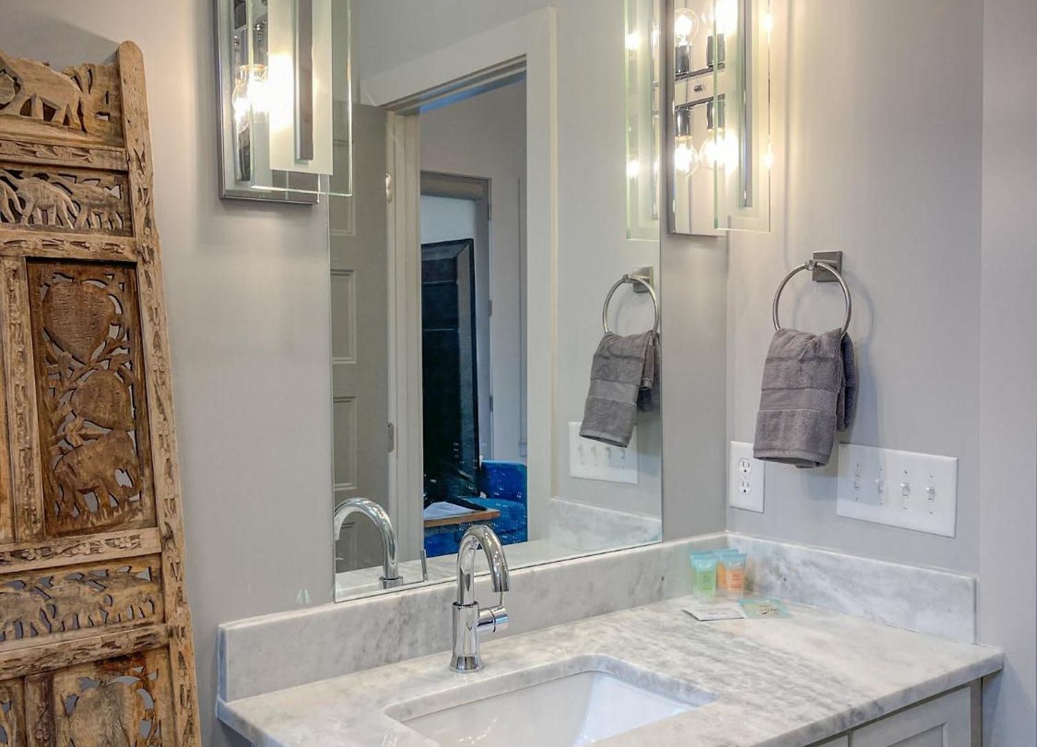 Holiday home Modern Duplex - 1 Mile From Robust Nightlife *