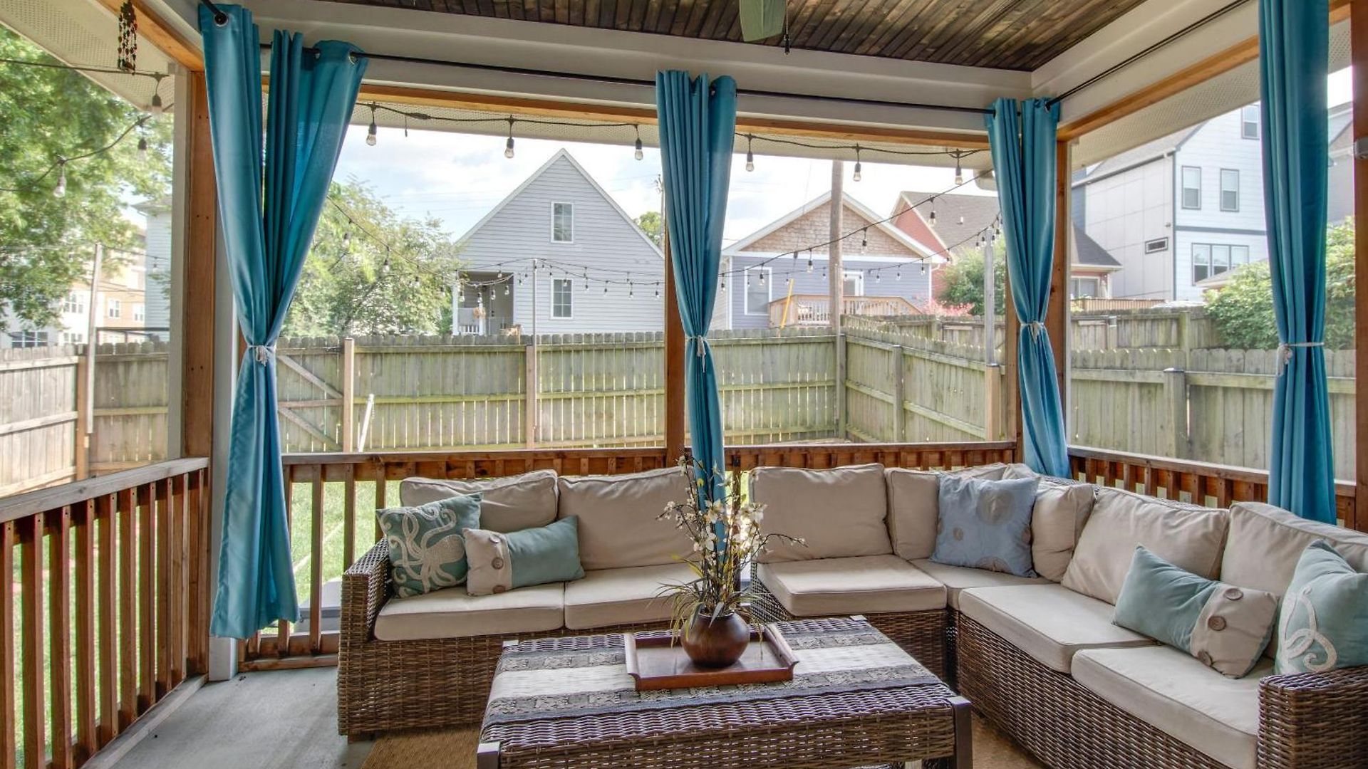 Private Backyard - Near Bicentennial Park Holiday home *