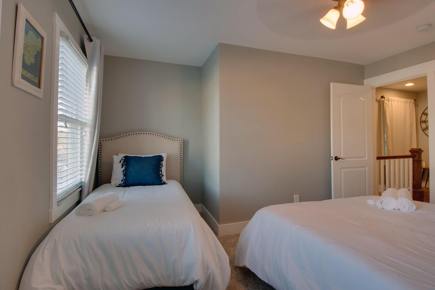 Holiday home Perfect For Groups - Fenced-in Yard Pet Friendly *