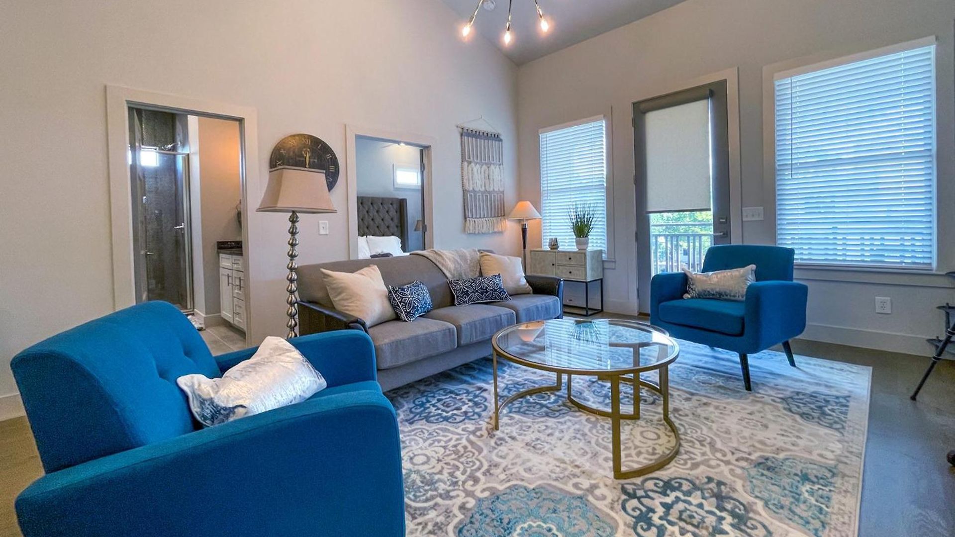 Dual - 1 Mile From Dt Nash & Farmers Market *