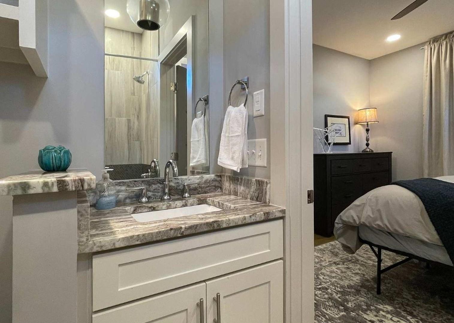 Dual - 1 Mile From Dt Nash & Farmers Market Nashville