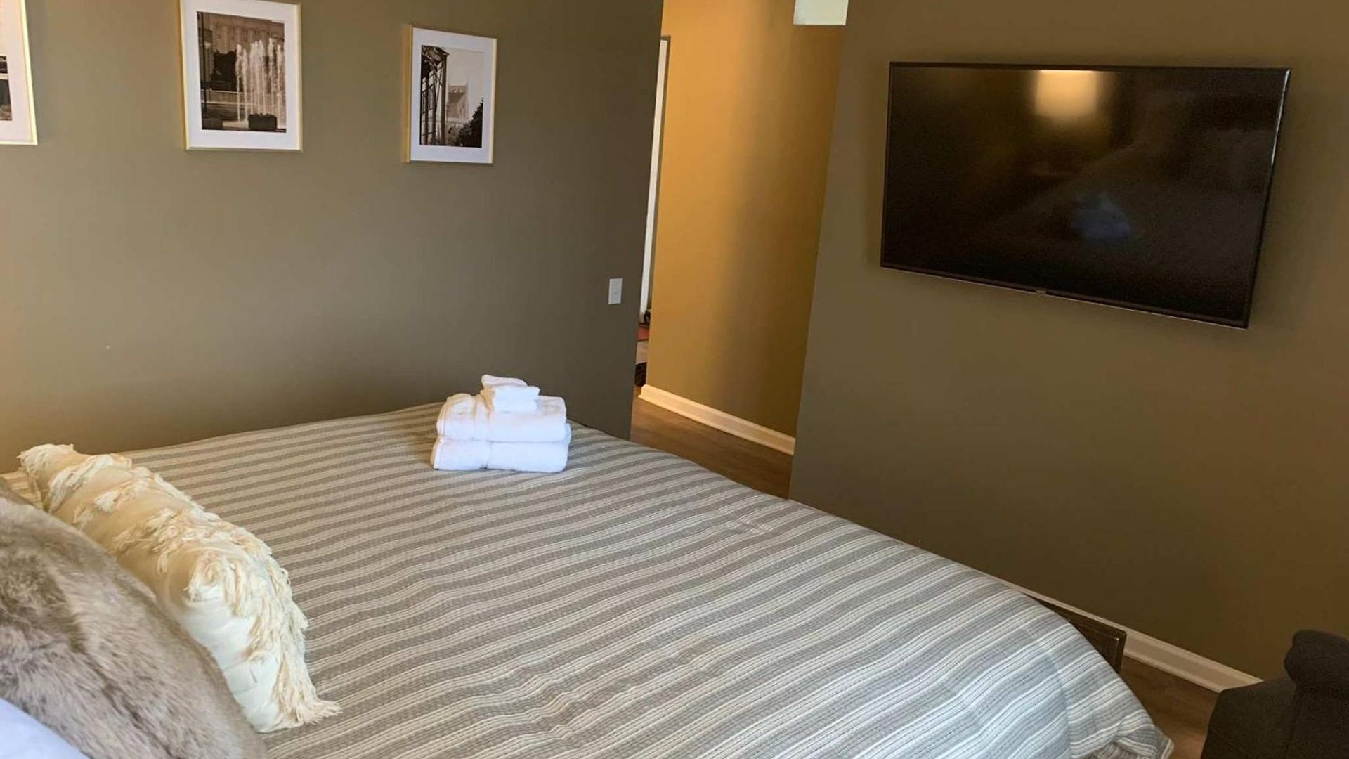 Riverfront In Dt Holiday home *