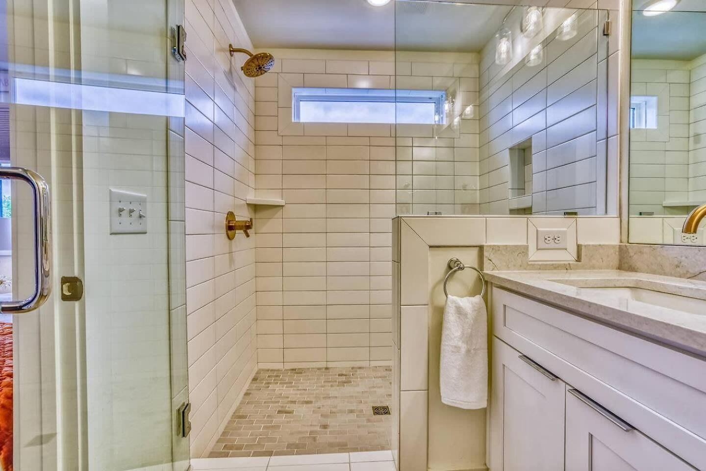 Beautiful Balcony Sleeps 12 4 Miles From Broadway *