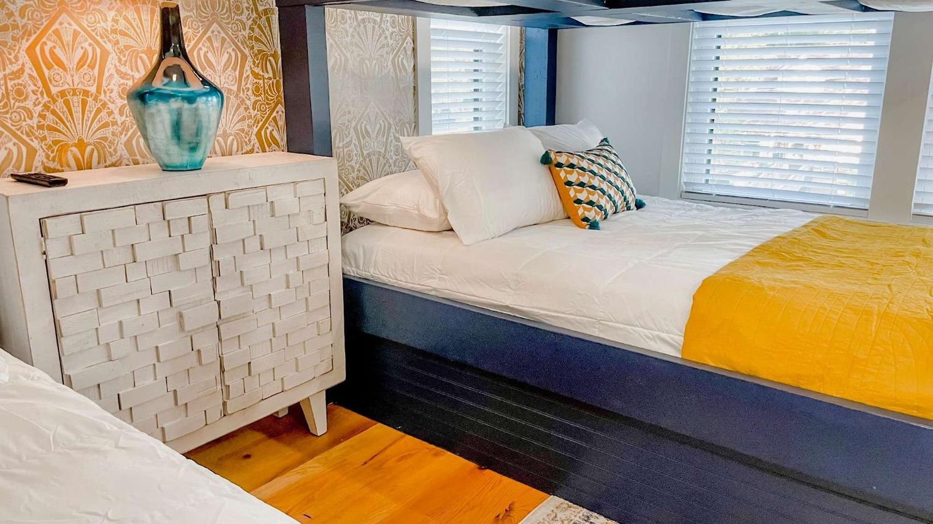 Glamorous 3 Bdr In East - Pet Friendly