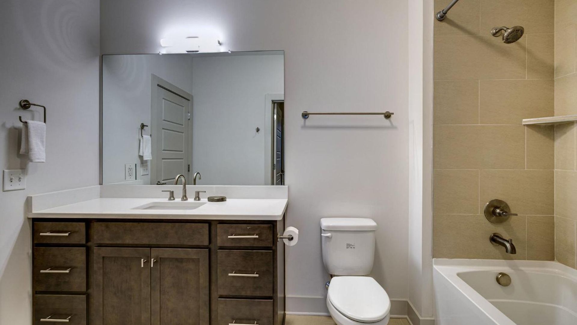 Quiet - Prime Locale Within Mins To Dt