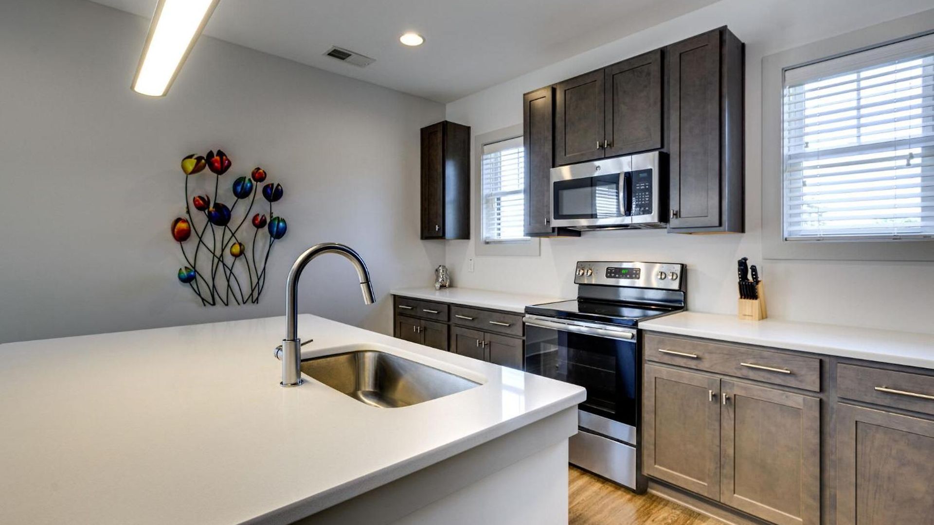 Quiet - Prime Locale Within Mins To Dt *