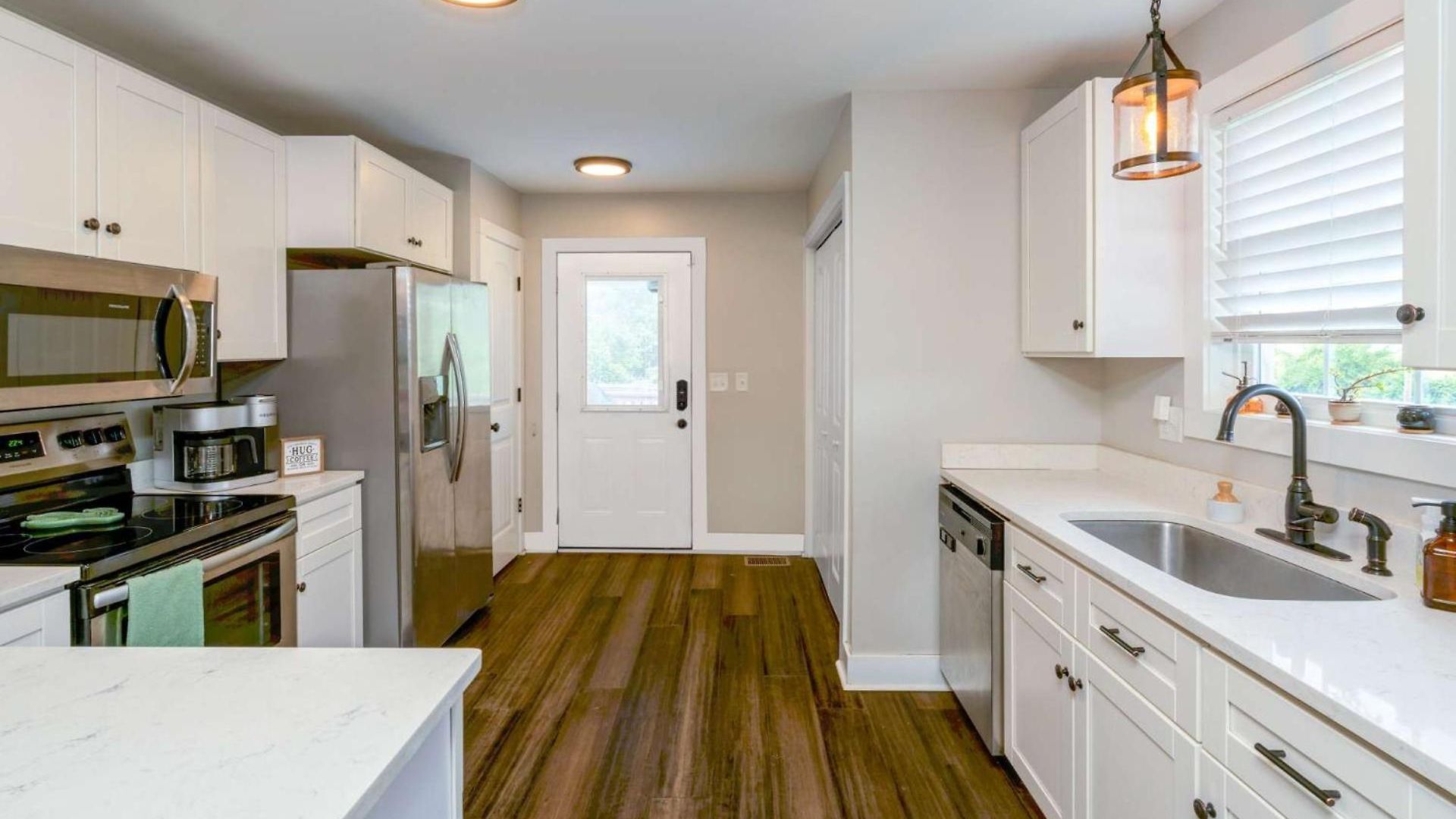 Centrally Located Cozy Pet Friendly *