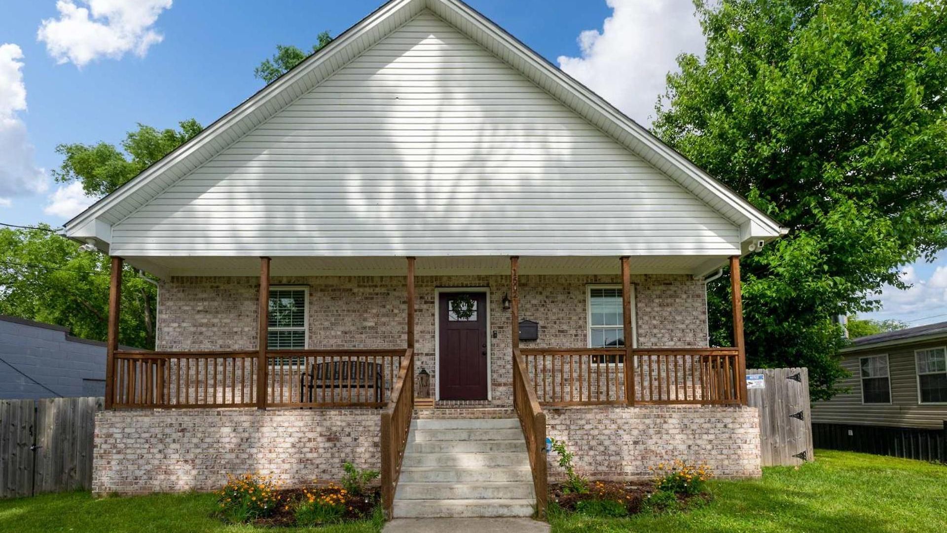 Centrally Located Cozy Pet Friendly Holiday home