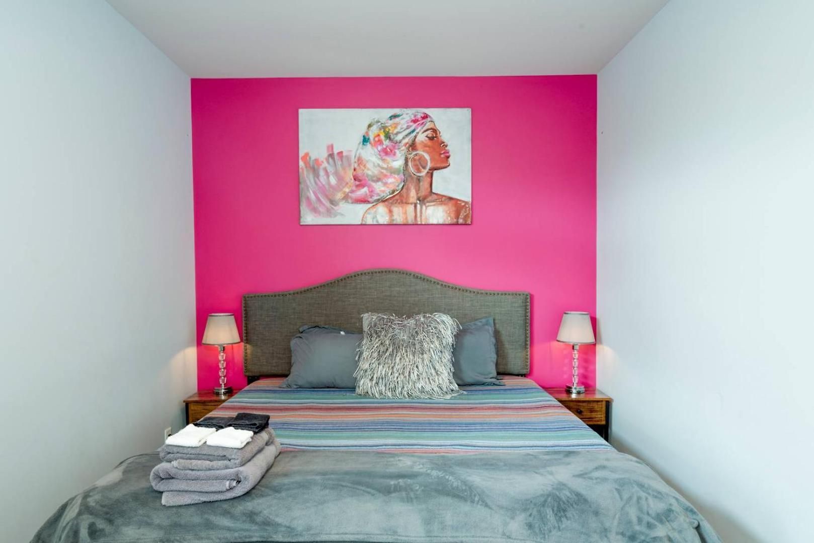 Modern 2 Bdr Townhome Minutes From Downtown Holiday home