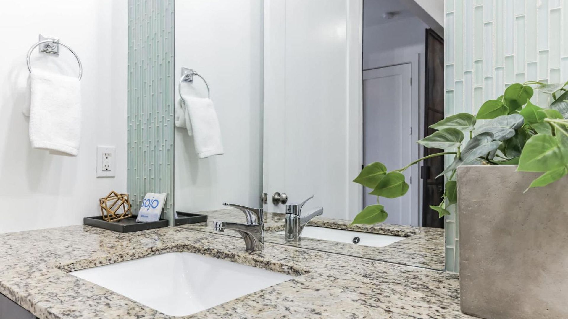 Chic And Modern West End Living Holiday home Nashville