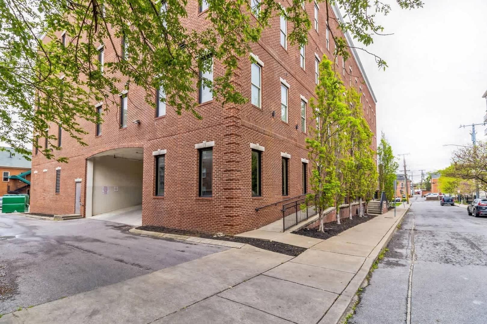 1 Bdr Loft Centrally Located In West End Holiday home