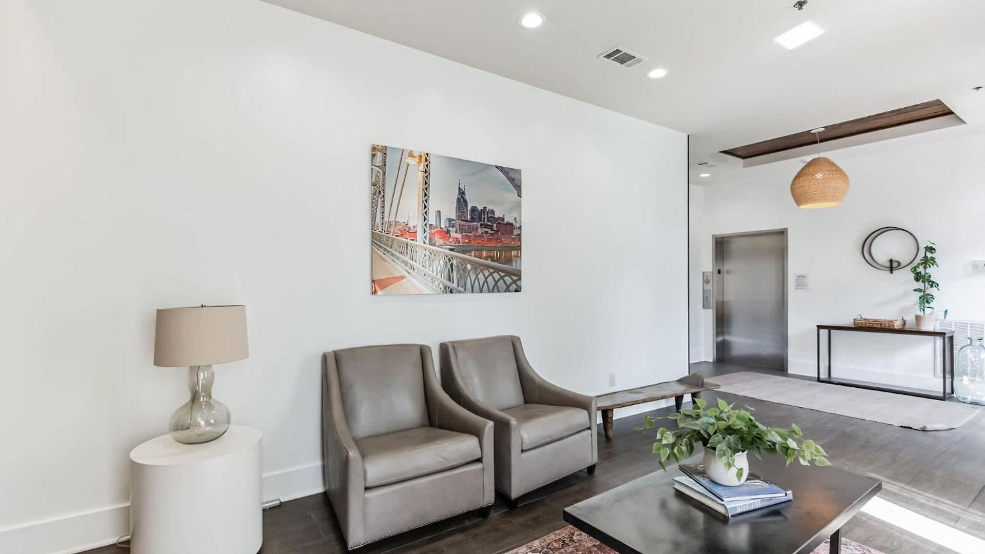 1 Bdr Loft Centrally Located In West End * Nashville