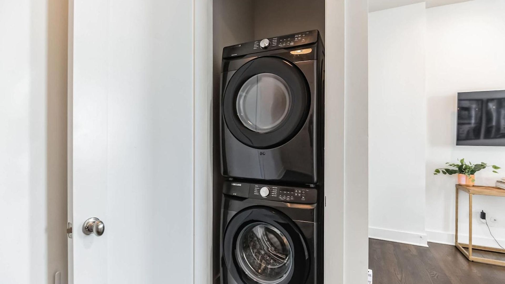 1 Bdr Loft Centrally Located In West End * Nashville