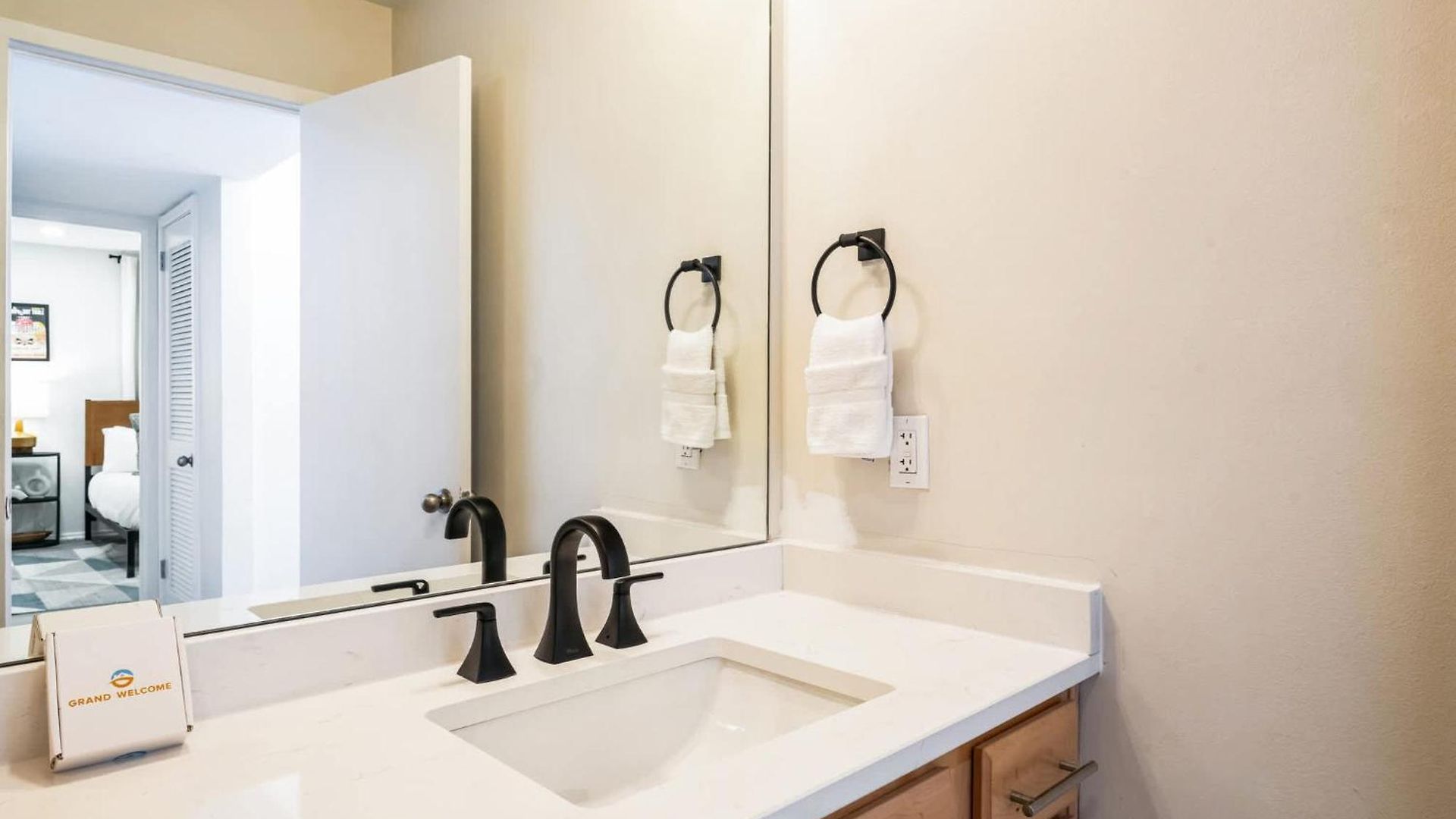 Holiday home 2 Bdr Riverfront Living In Downtown Nashville