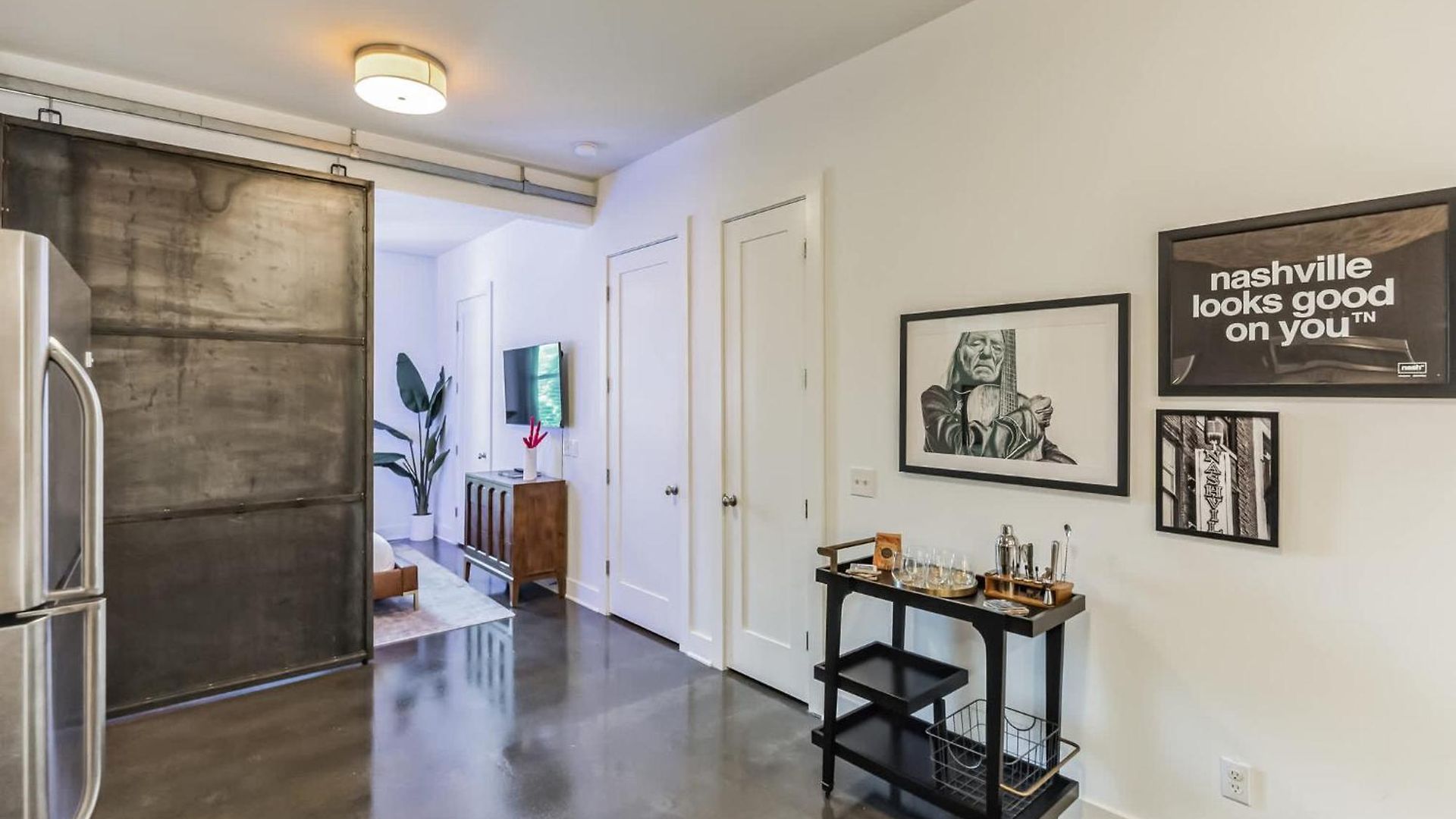 1 Bdr Loft Near The Parthenon