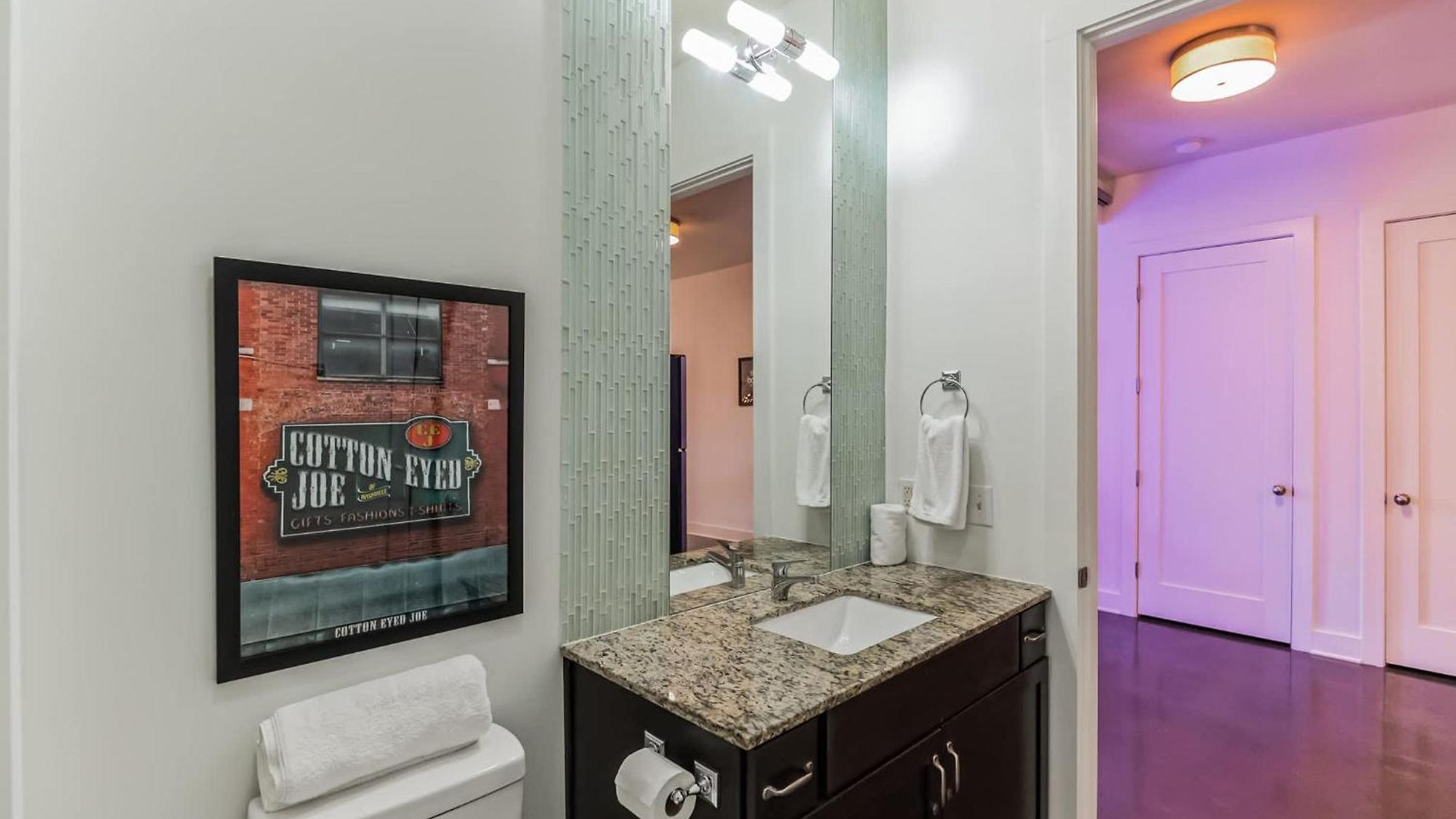Holiday home 1 Bdr Loft Near The Parthenon *