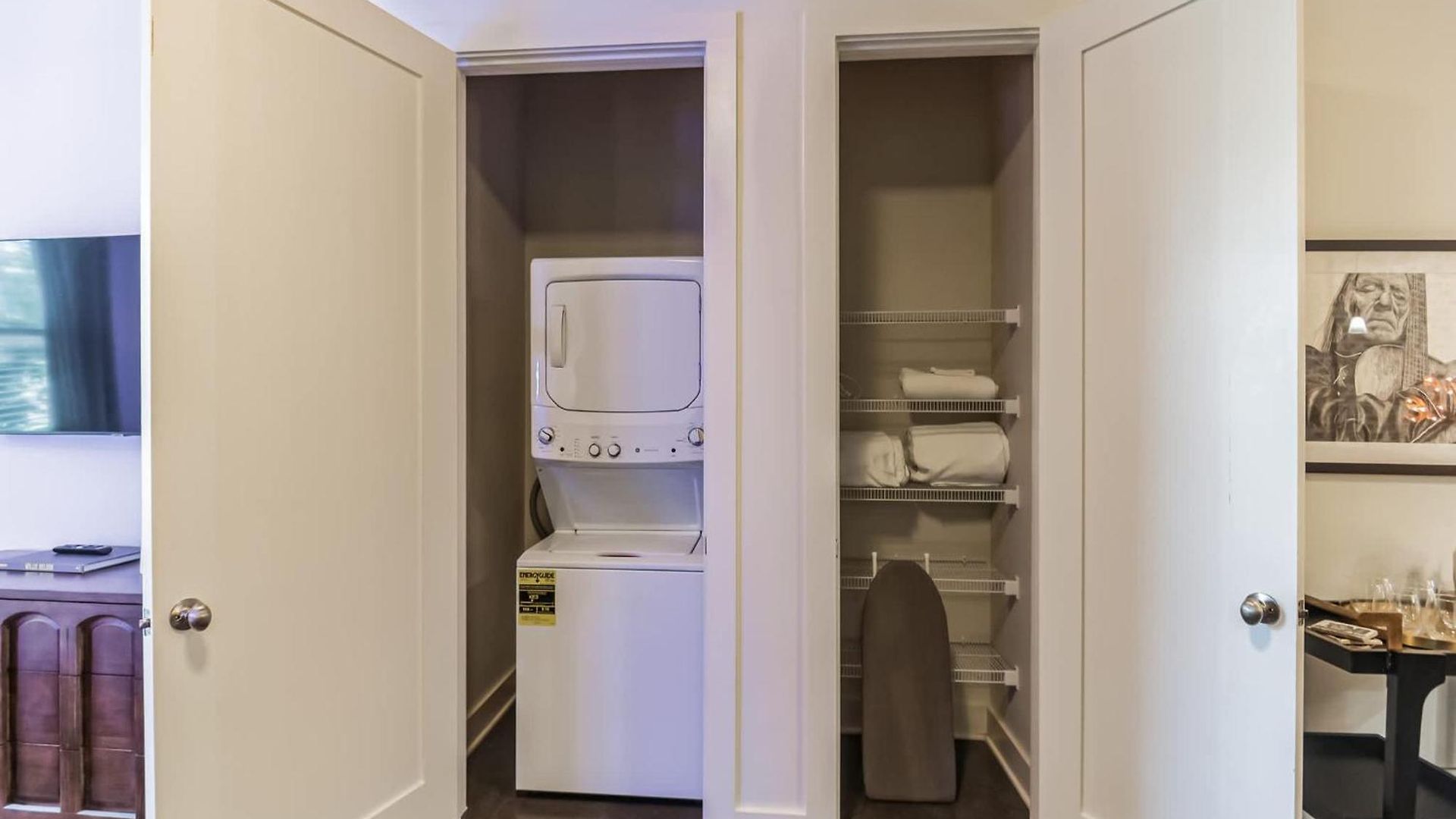 1 Bdr Loft Near The Parthenon *