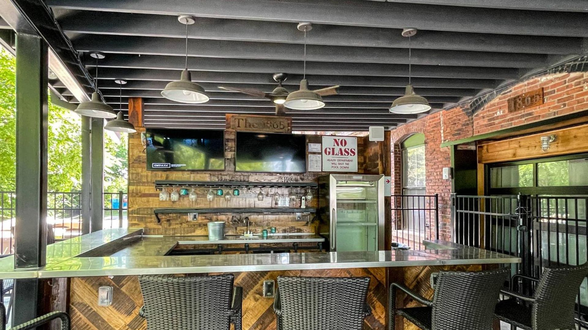 Charming Historic Loft Near Centennial Park