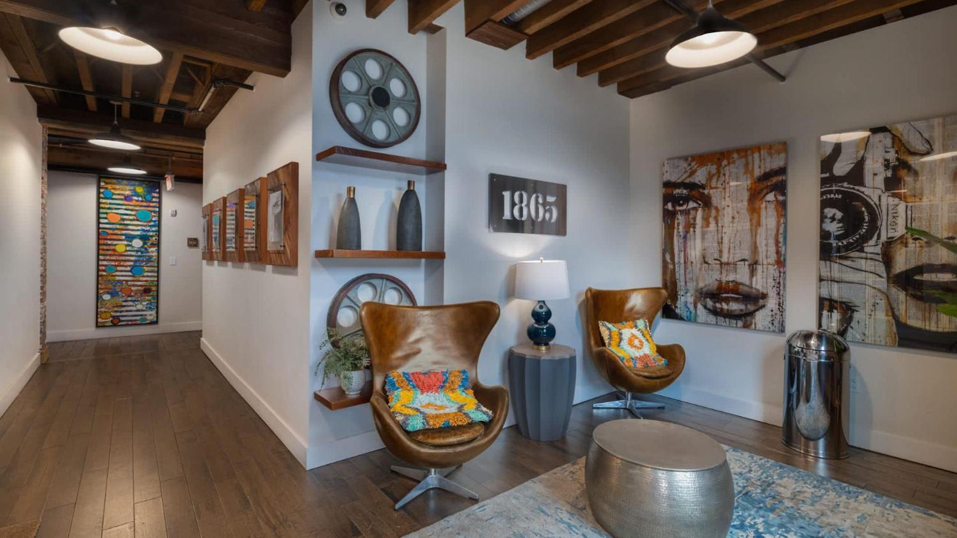 Charming Historic Loft Near Centennial Park