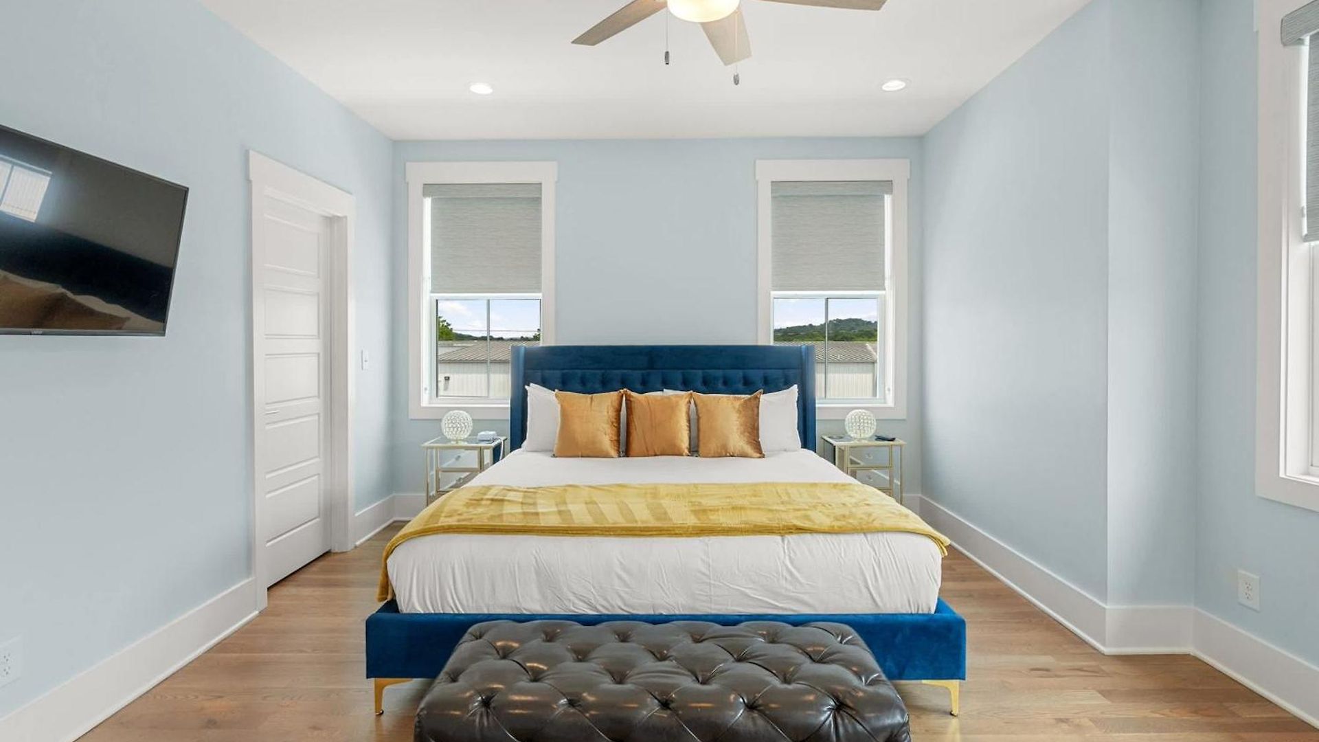 Chic Townhome For 8 W Rooftop Holiday home *